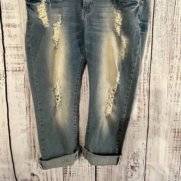 Women's Red Rivet Distressed Knee or Ankle Length Jeans - Picture 2 of 6